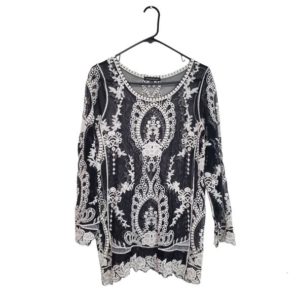 You Are Not Alone Black and White Sheer Lace Top Size Medium - Picture 12 of 12